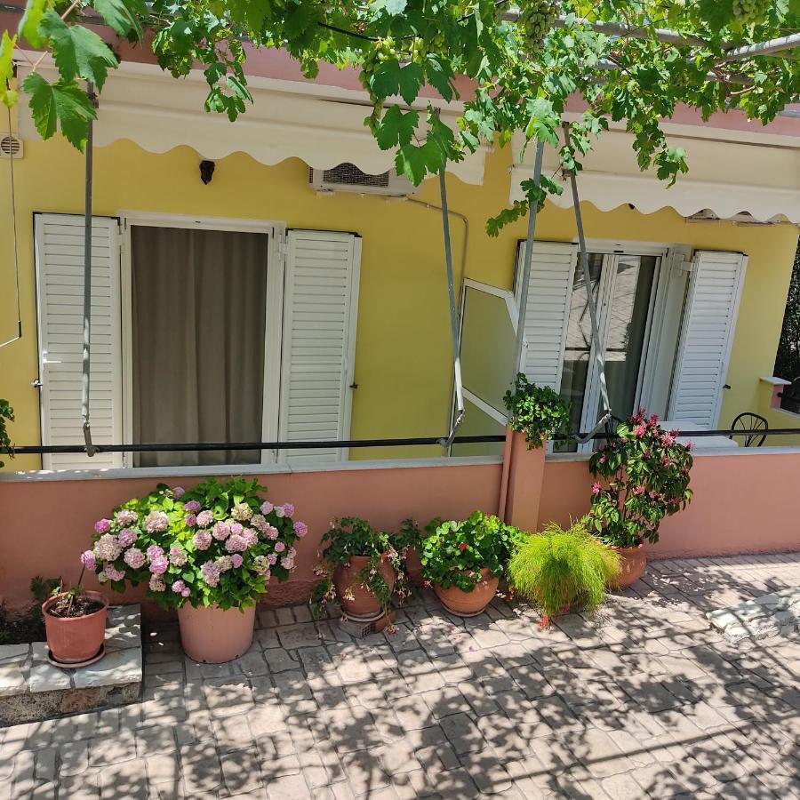 Nikolaou Thomas House Apartment Parga Exterior photo